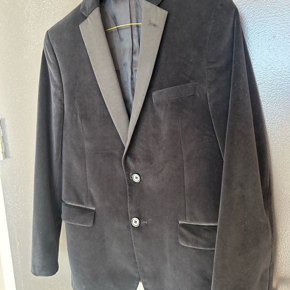 Boys Ralph Lauren size 16 velvet tuxedo coat in excellent condition - Picture 3 of 15